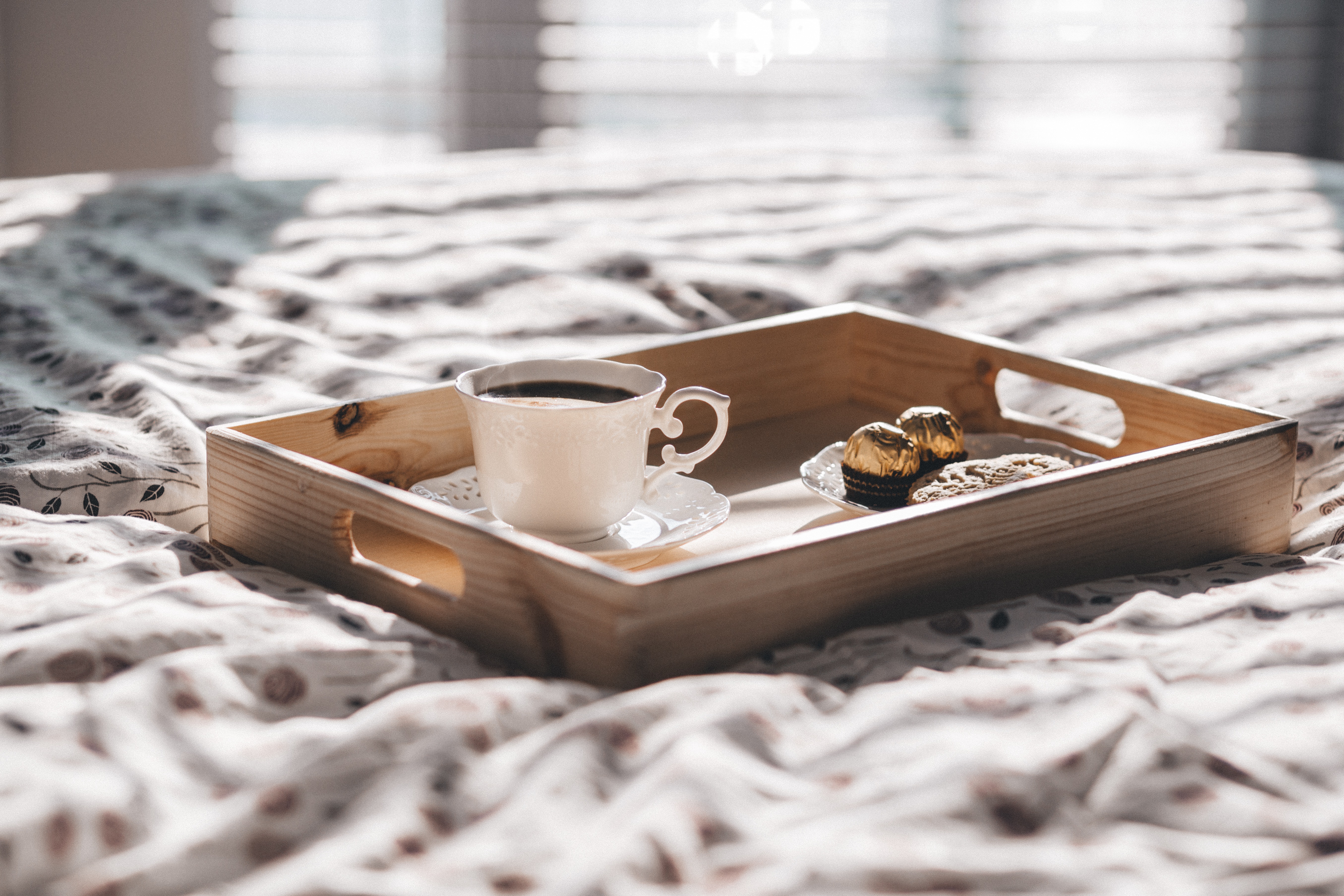 Bed blur breakfast 405237