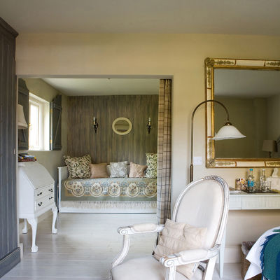 Thumb biscuit sitting room