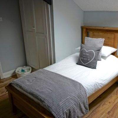 Thumb room 7 bed