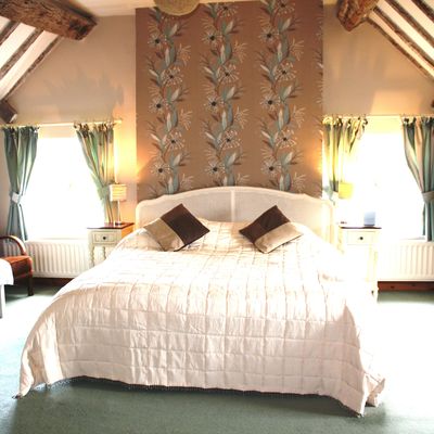 Thumb top bedroom