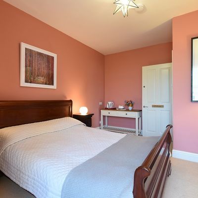 Thumb halow bedroom