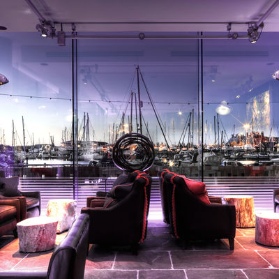 Thumb lounge