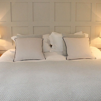 Thumb bedroom white