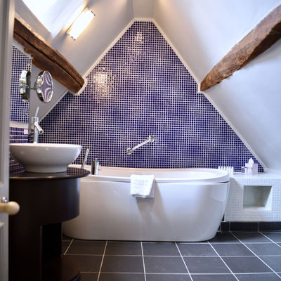 Thumb room 1 view bathroom 2