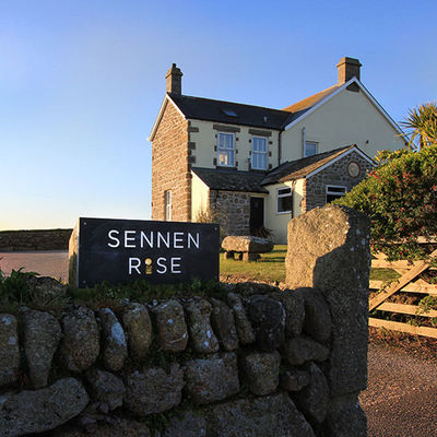 Thumb sennen rise luxury accommodation sennen cove exterior