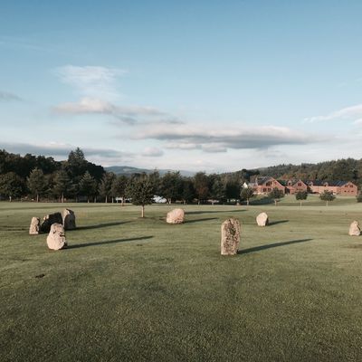 Thumb stone circle lodge