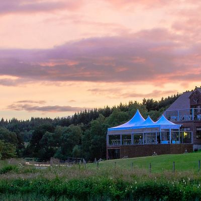 Thumb lodge on the loch logo size