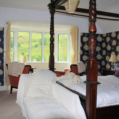 Thumb 4 poster double en suite room