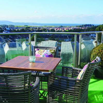 Thumb rooftop views