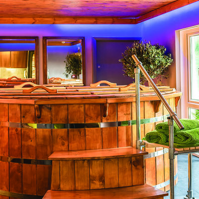Thumb spa hot tub