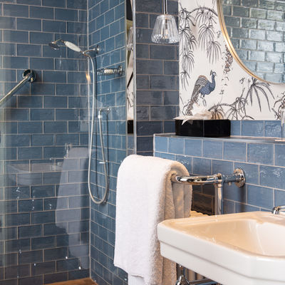 Thumb r17 shower