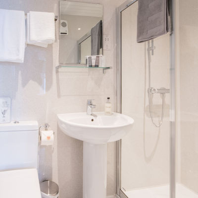 Thumb bed 1 shower a 0418 sml