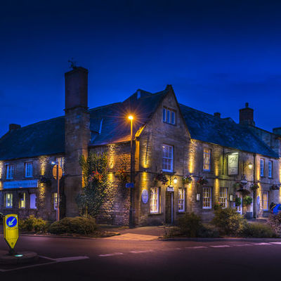 Thumb whr frontage at night