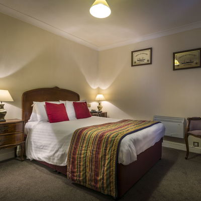 Thumb admiral rodney bedroom 6