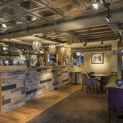 Thumb bar area lunchtime