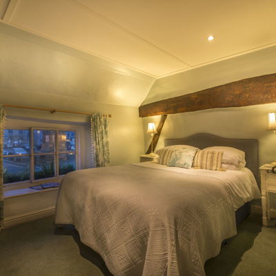 Thumb the feathers bedroom 2 standard double