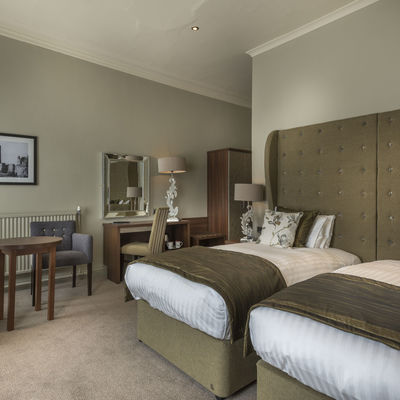Thumb classic twin bedroom reverse view