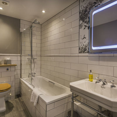 Thumb superior bathroom 1
