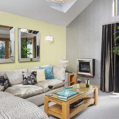 Thumb lounge coach house suite windermere