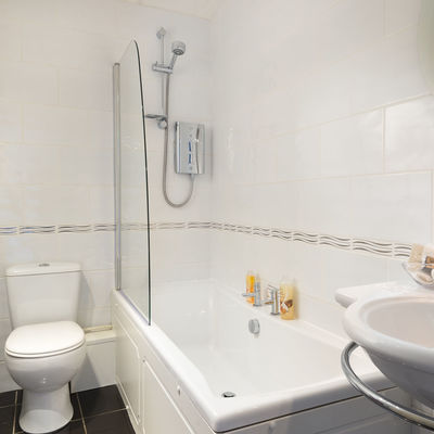 Thumb bathroom room 6