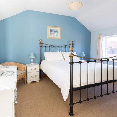 Thumb churn house double bed landscape