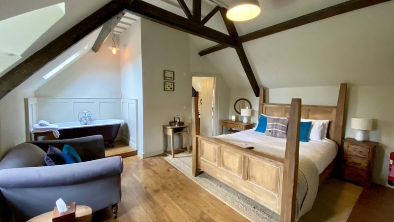 Photograph of Room 8 King Suite Luxury Ensuite