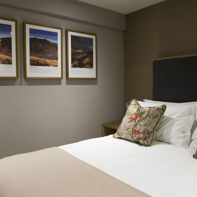 Thumb 1q8a9608queenhead troutbeckbedrooms