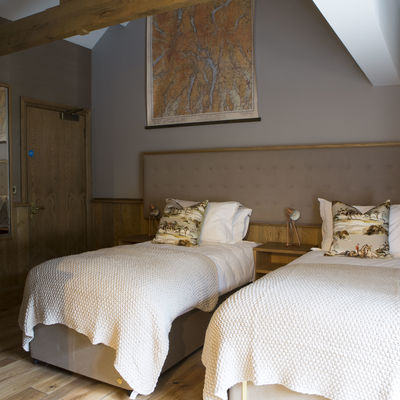 Thumb 1q8a9621queenhead troutbeckbedrooms