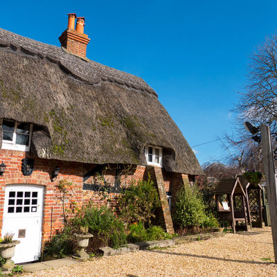 Thumb thatched cottage front2