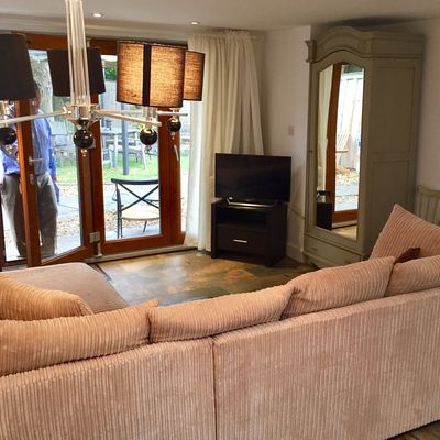 Thumb suite lounge
