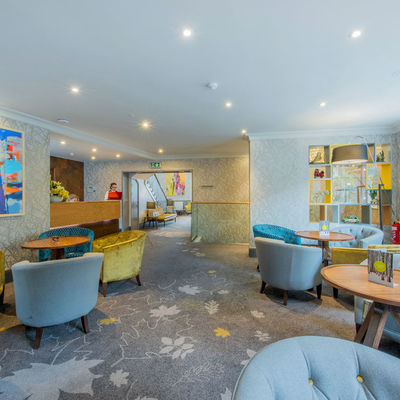 Thumb inn on the square lounges 15