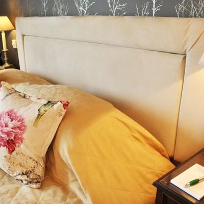 Thumb coach house close up bed gallery