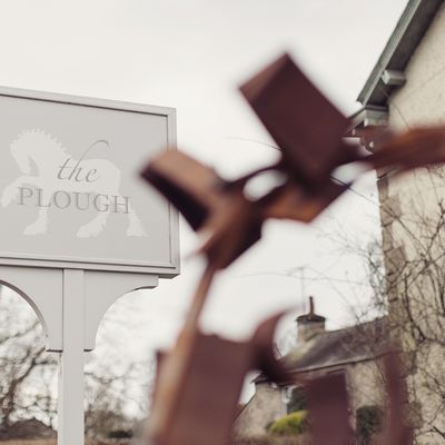 Thumb outside plough
