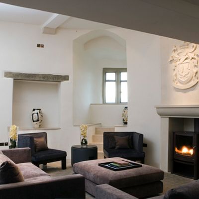 Thumb roch castle court lounge