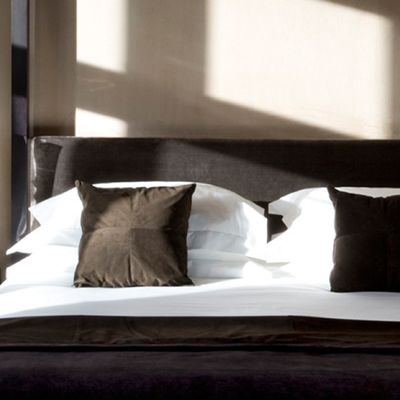 Thumb garden bedroom four poster bed close up penrhiw hotel