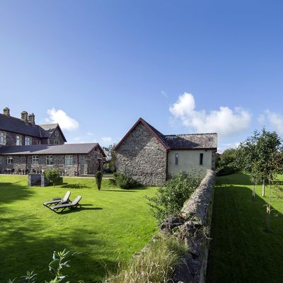 Thumb penrhiw hotel garden and meadow