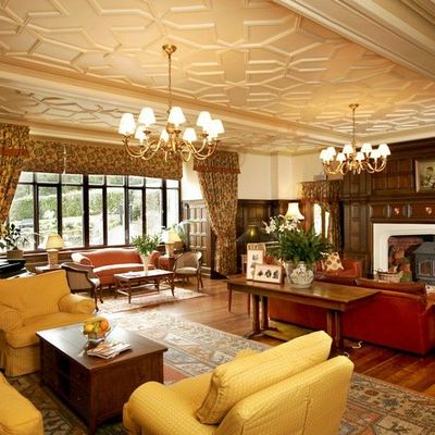 Thumb the oak panelled drawing room 800px