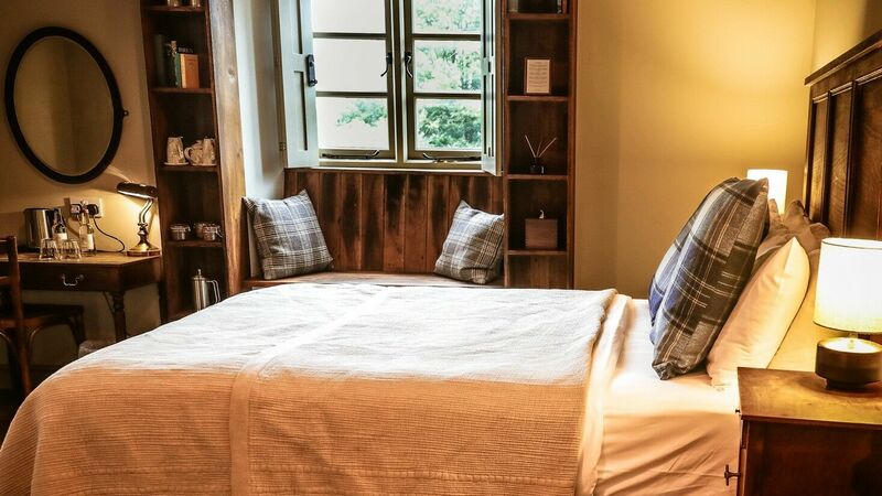 Photograph of Room 5 King Luxury Ensuite