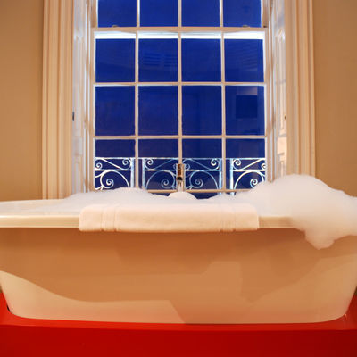 Thumb feature room bath