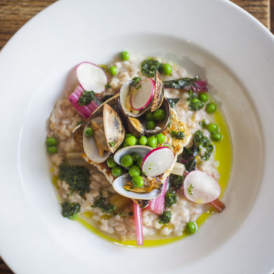 Thumb hake and clams with pearled spelt 02