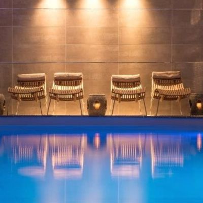 Thumb poolside