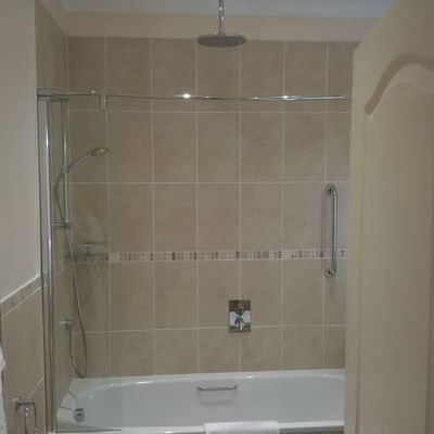 Thumb suite bathroom 2
