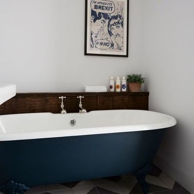 Thumb the apartment bathroom 600x600