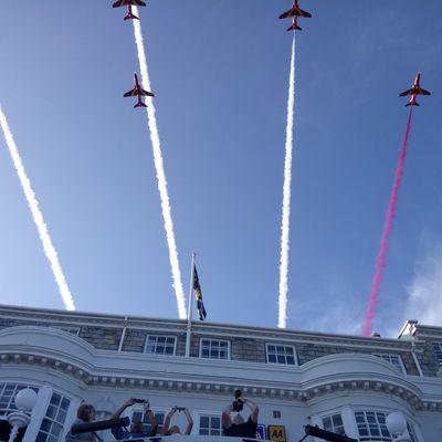Thumb red arrows 2017