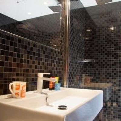 Thumb bathroom