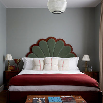 Thumb artist residence london club suite bed 600x600
