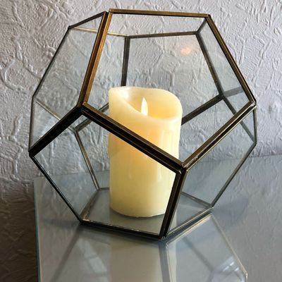 Thumb hall candle